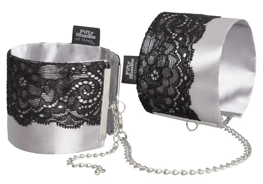 FiftyShadesofGrey–PlayNiceSatin&LaceWristCuffs
