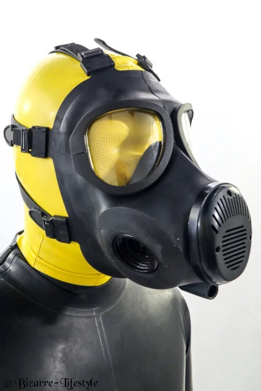 Gasmaskwithconnectionsonbothsides