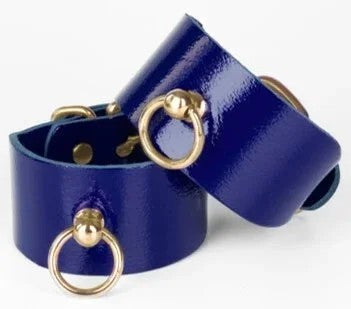 KinkySabine–Lederhandfesselnblau/gold