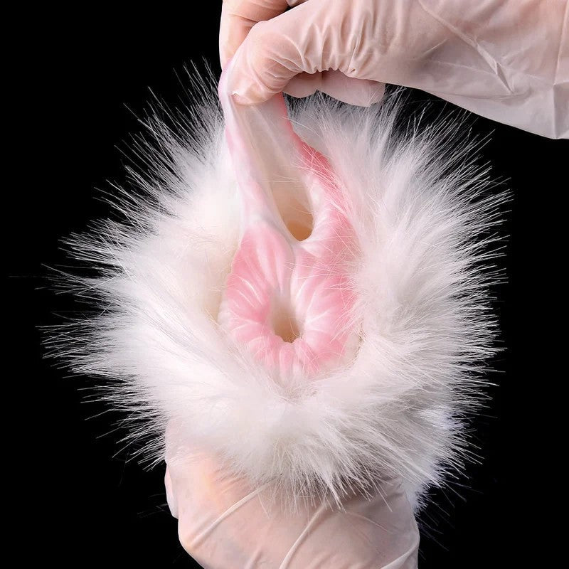 PelzigeSexpuppemitMerinoschaf-Taschenmuschi–Penis-MasturbatormitweißemFellundTiermuschis