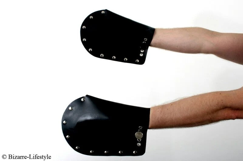 Rubberbondagegloveslockable