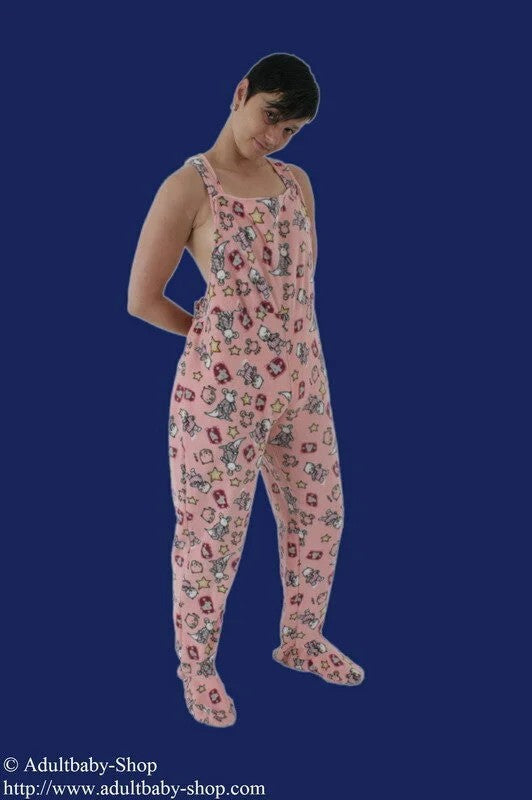 Dungareeslongwithsocksanddifferenttextilevariations