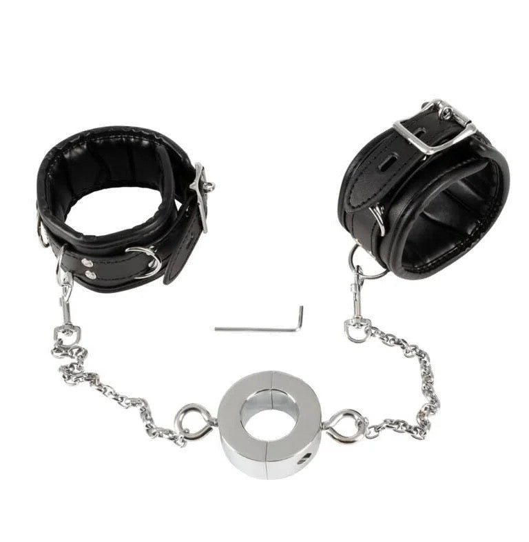 fetishCollectionHandschellenundPenisring