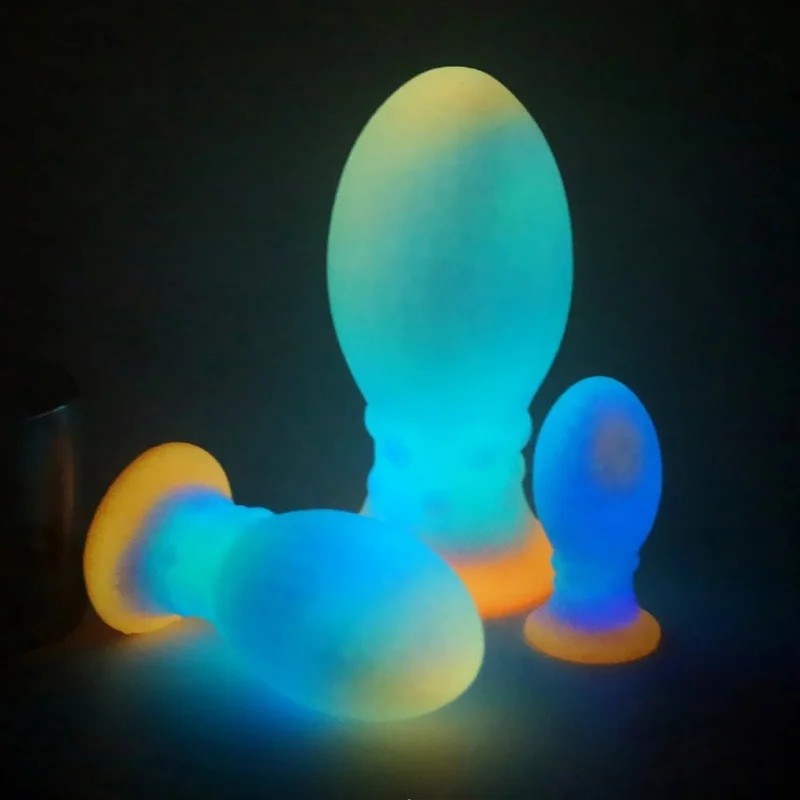 ImDunkelnleuchtenderFantasy-Ei-Dildo–Faust-ruinierterOrgasmus,Anal-Expansion,MasturbatorfürFrauen