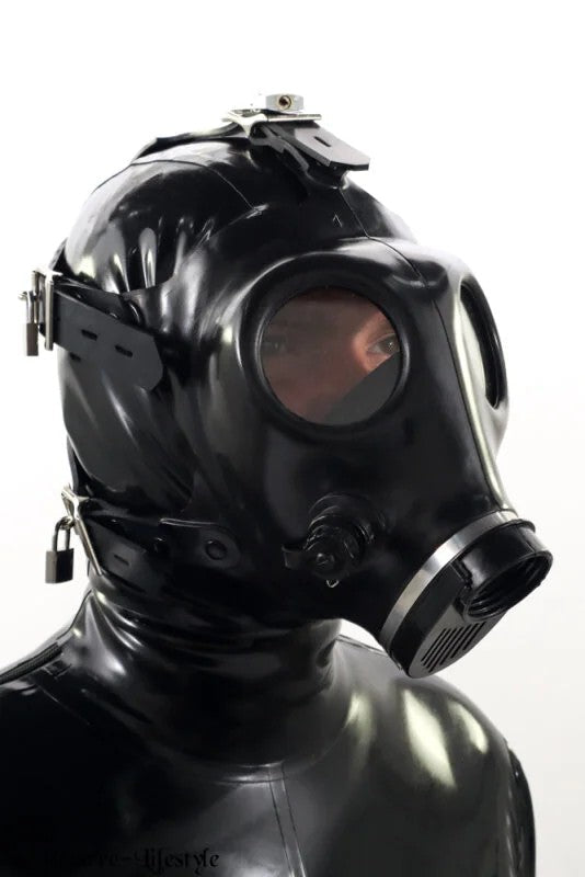 Israelibondagegasmaskwithdrinkingconnectionandhood
