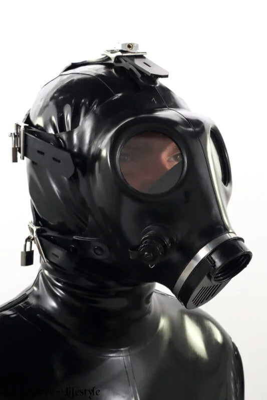 Israelibondagegasmaskwithdrinkingconnectionandhood