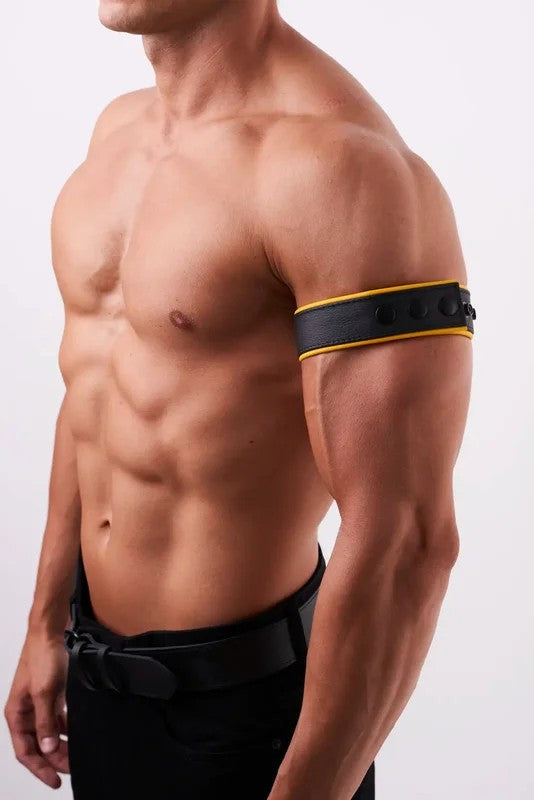 KinkySabine–weichesLederarmbandfürHerrnschwarz/gelb