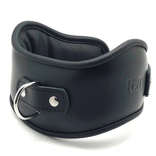 LeatherHoldingCollar