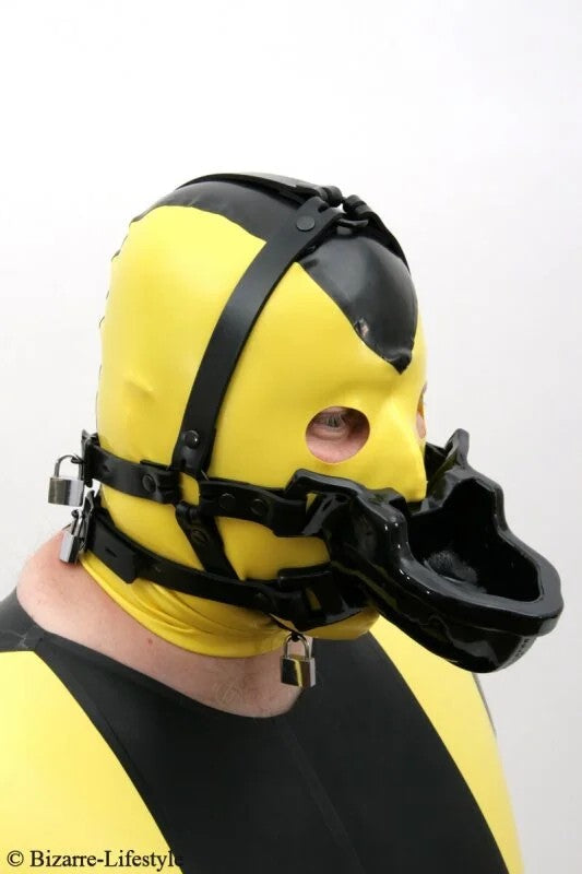 Rubberheadharneswithpissgag